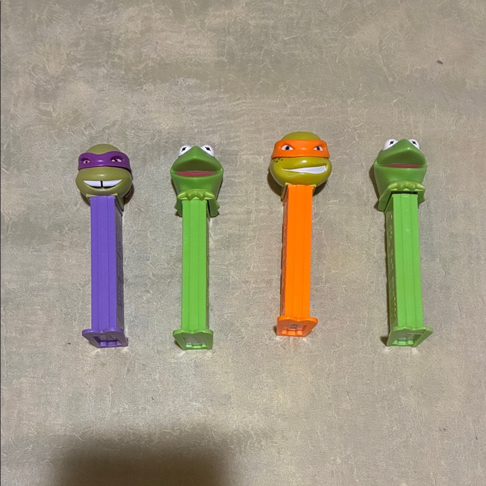 Teenage Mutant Ninja Turtles & 2 Kerment-PEZ Dispensers - Green, Purple, Orange